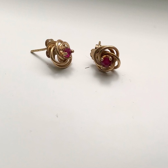 Gold and garnet earrings - Picture 2 of 4